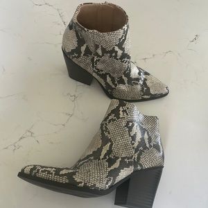 SOUL NATURALIZER BOOTIES